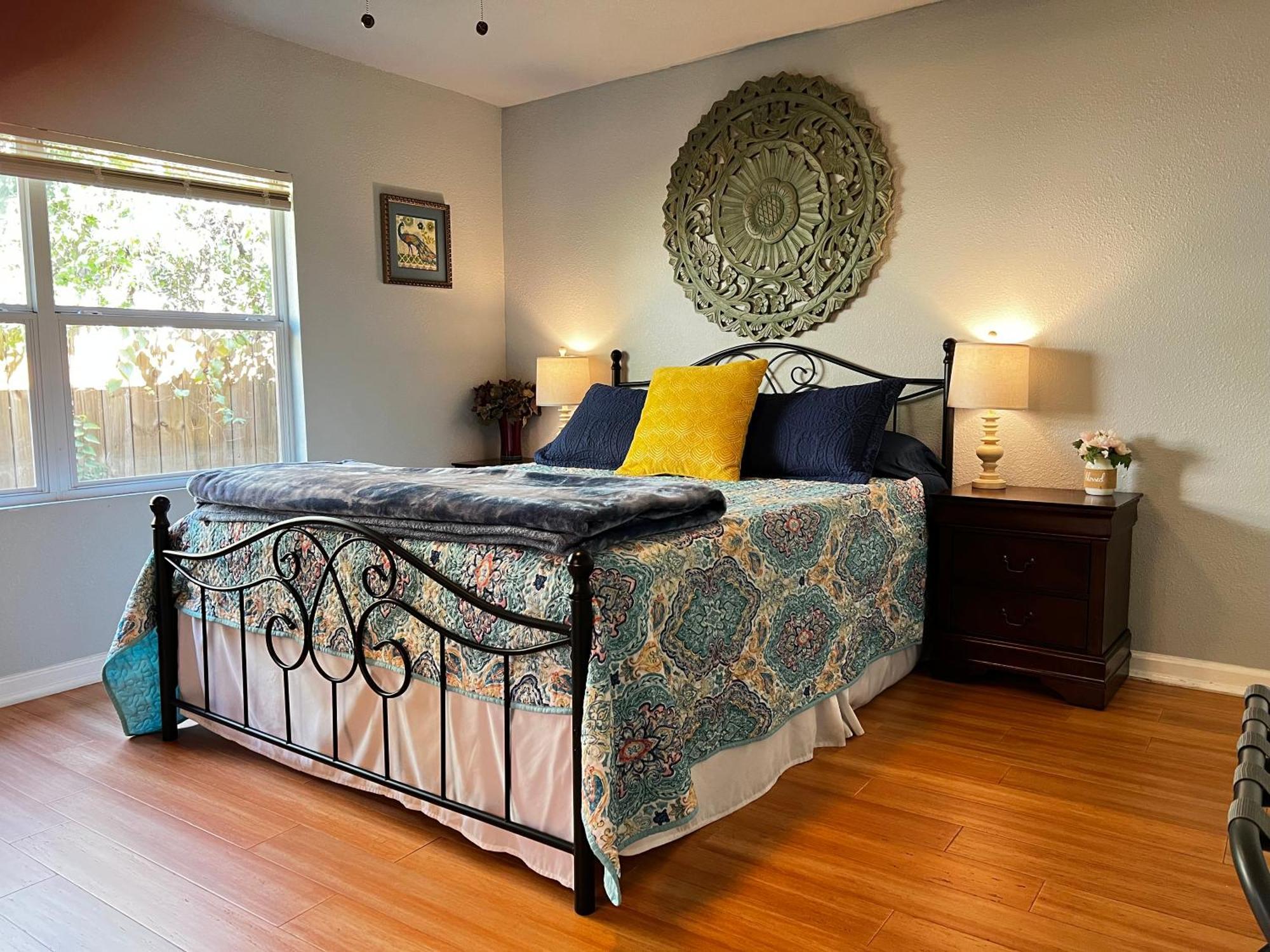 Boho Bliss- Cozy Private Room 2 Miles From Alamodome! Сан-Антонио Экстерьер фото