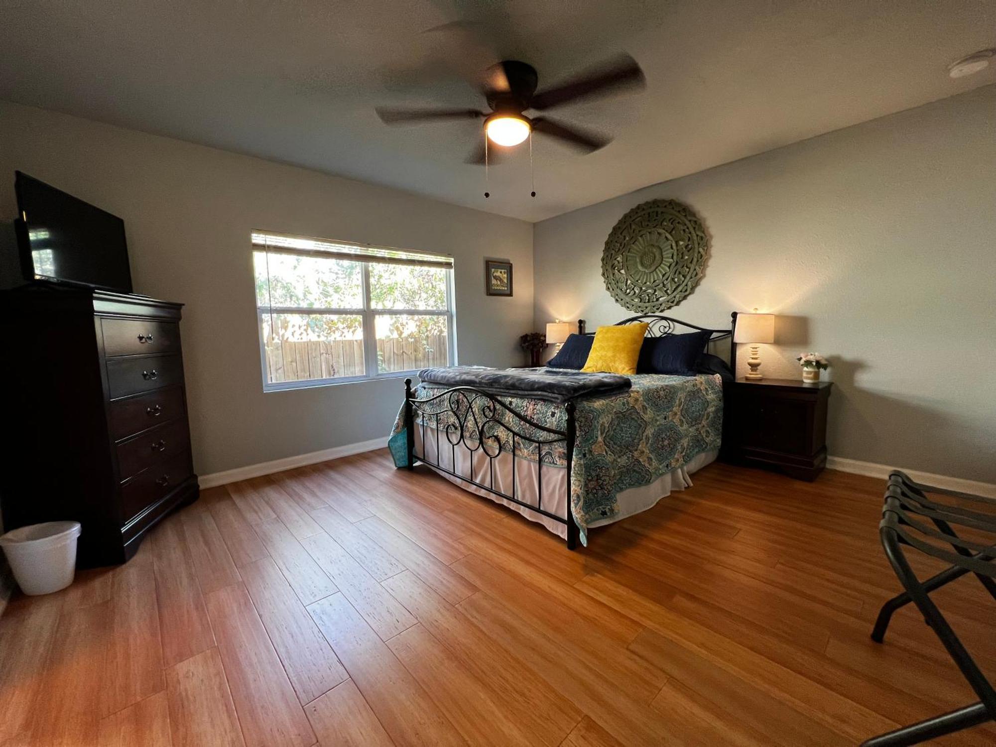 Boho Bliss- Cozy Private Room 2 Miles From Alamodome! Сан-Антонио Экстерьер фото