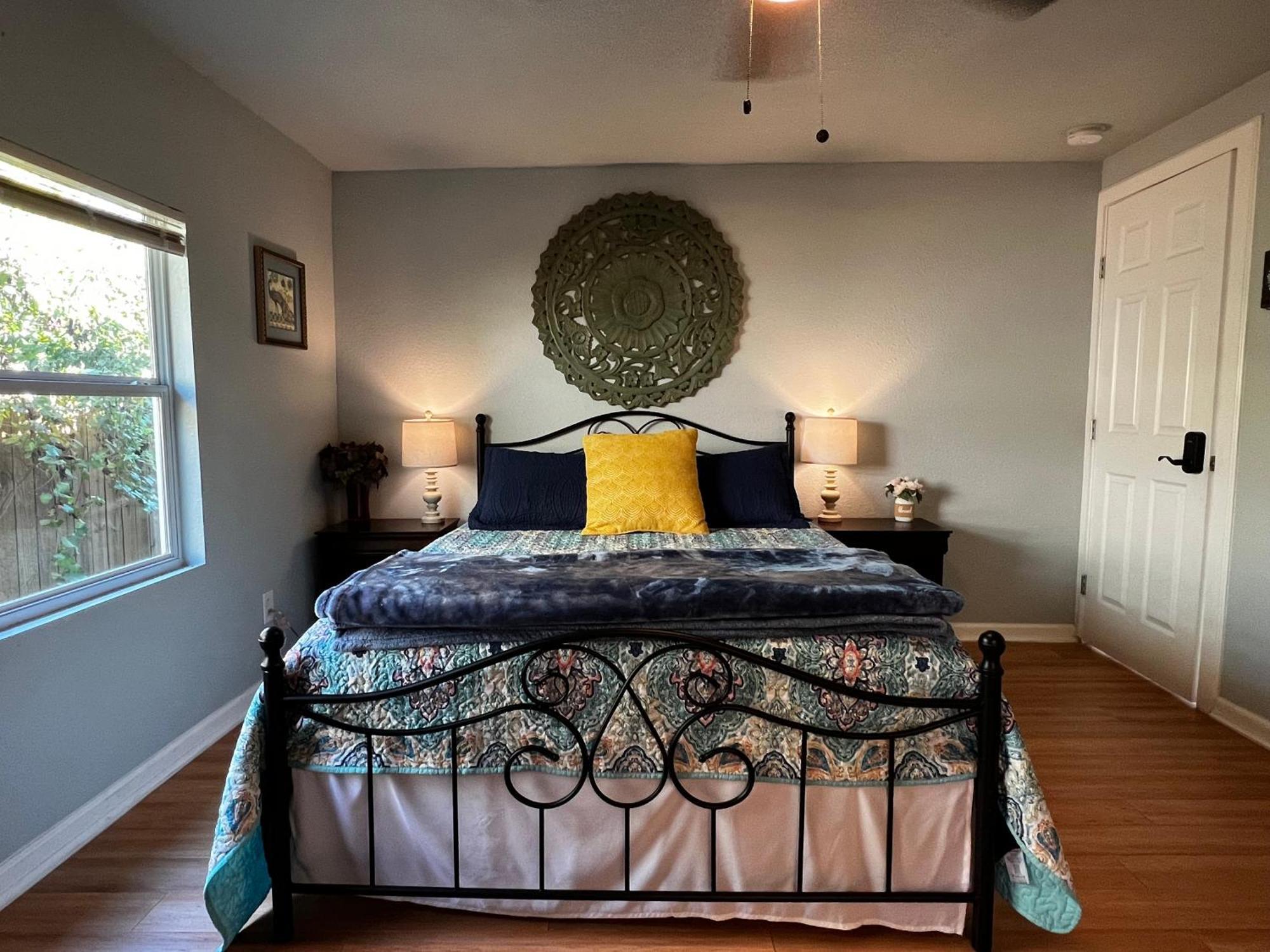 Boho Bliss- Cozy Private Room 2 Miles From Alamodome! Сан-Антонио Экстерьер фото