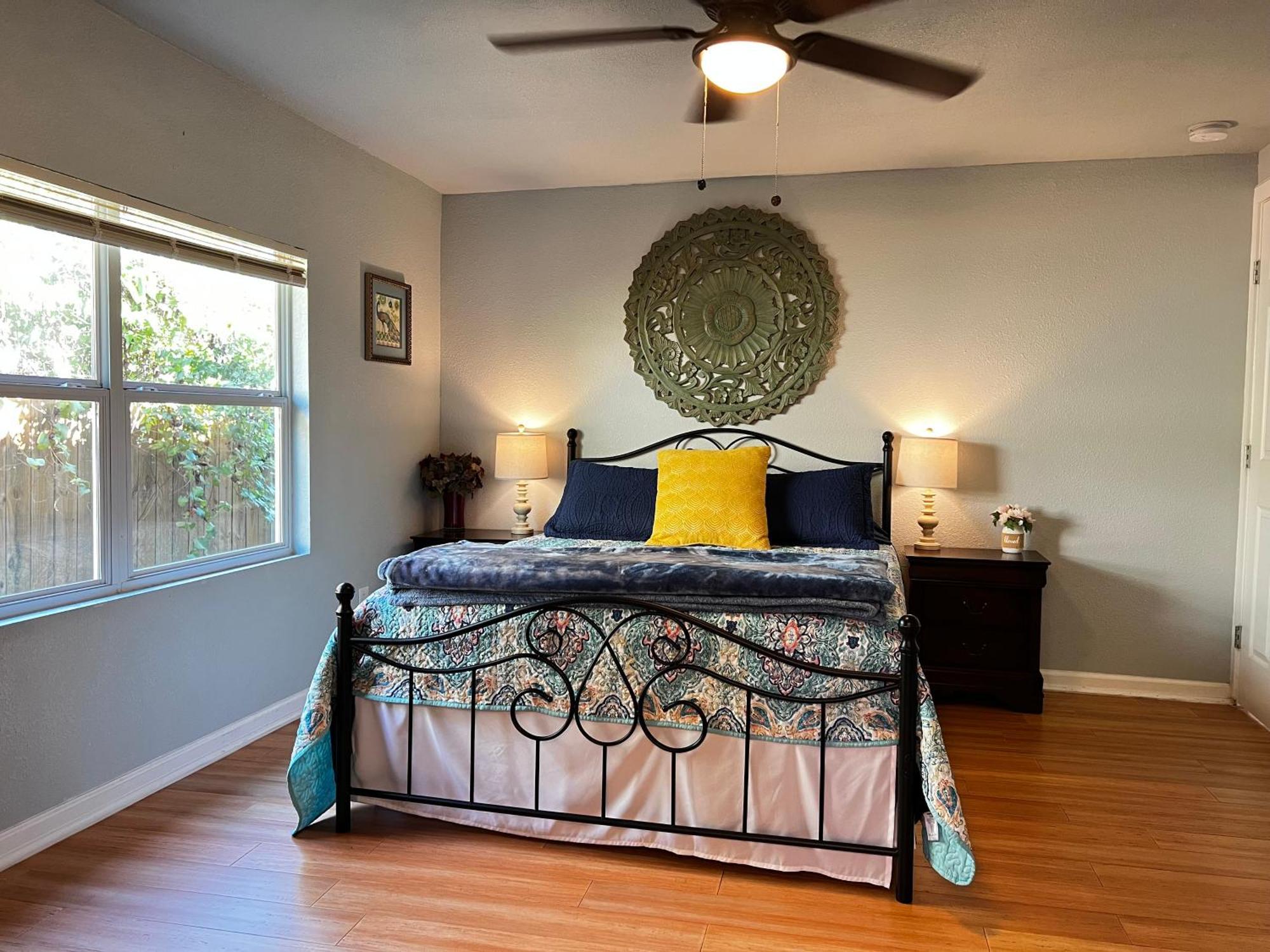 Boho Bliss- Cozy Private Room 2 Miles From Alamodome! Сан-Антонио Экстерьер фото