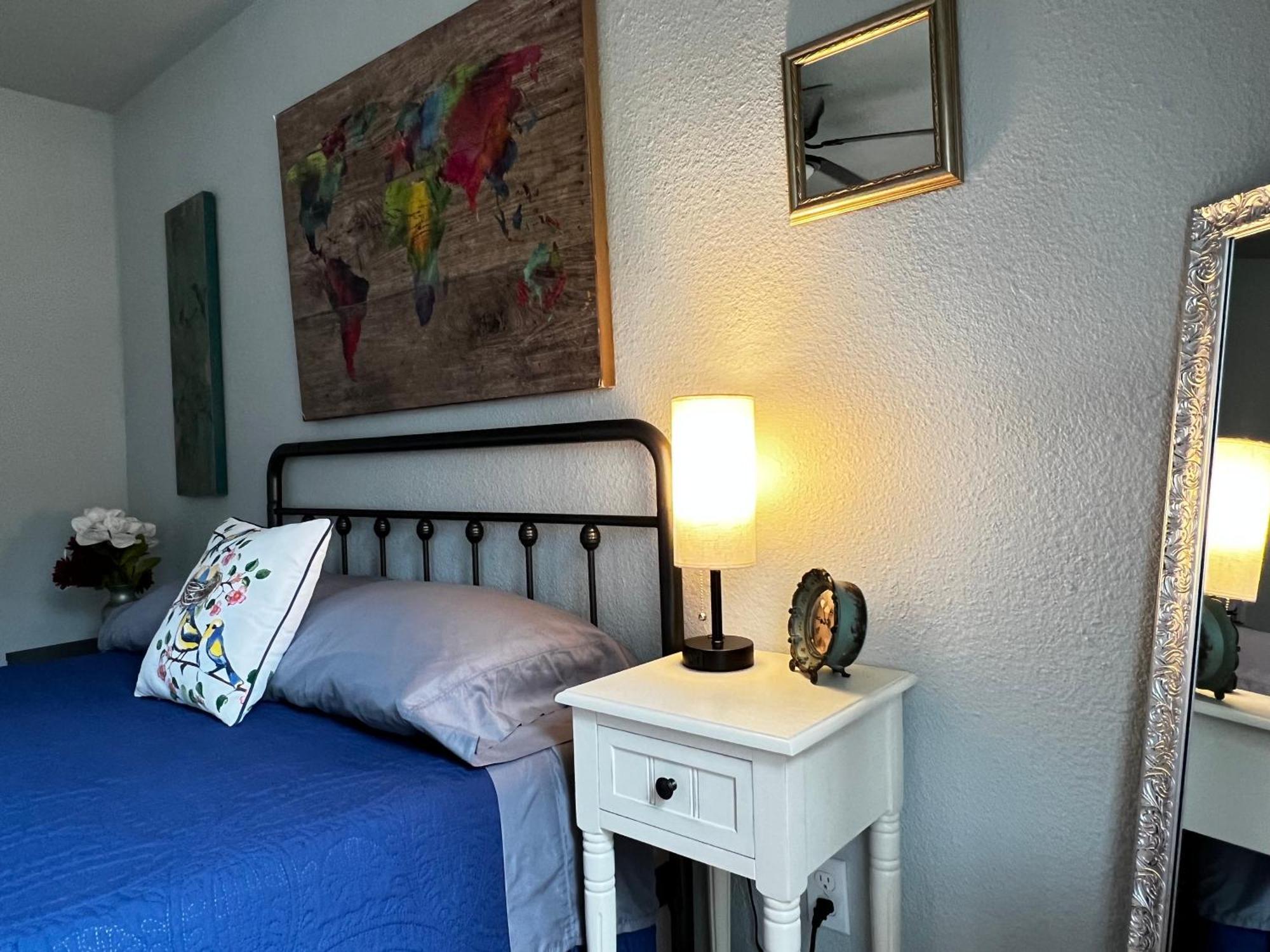 Boho Bliss- Cozy Private Room 2 Miles From Alamodome! Сан-Антонио Экстерьер фото